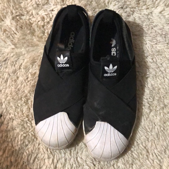 le adidas scivolare le dimensioni 75 poshmark le adidas scivolare le dimensioni 75 poshmark